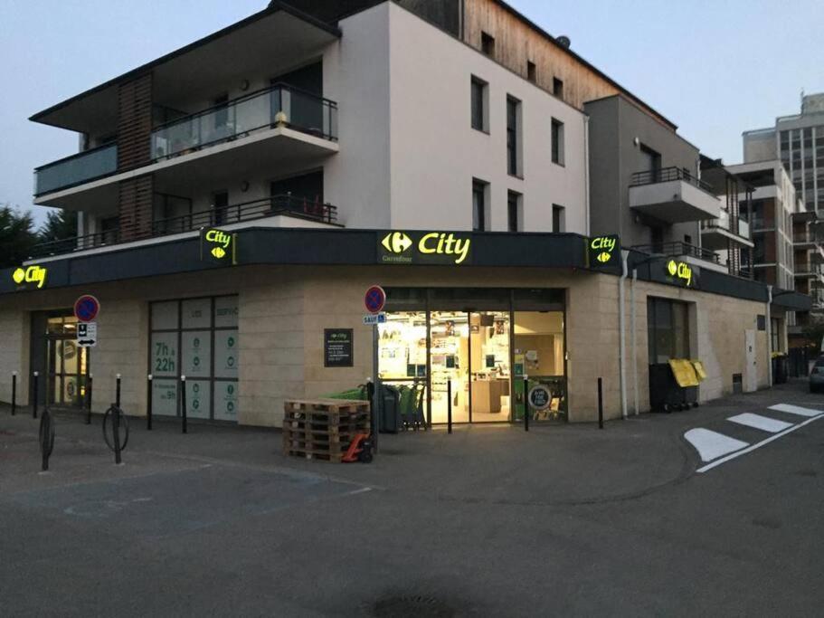 Logement A Brive Avec Terrasse Et Climatisation - Pres De La Gare Et Du Centre-Ville - Wifi Et Stationnement Gratuit Buitenkant foto